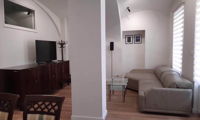 Bielsko-Biala Apartamento | Klimt2 – spacious 2-bedroom apt in Bielsko center, ideal for families & groups