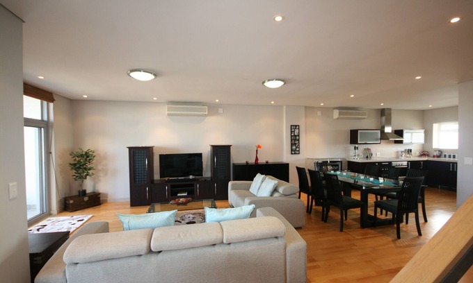 Century City Apartamento | Knightsbridge 902E by CTHA
