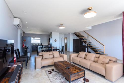 Century City Apartamento | Knightsbridge 902E by CTHA
