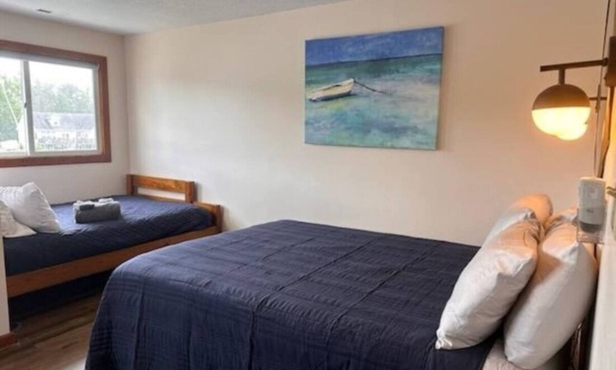 Coinjock Apartamento | Knot Four- Balcony View of ICW- Dog Friendly!