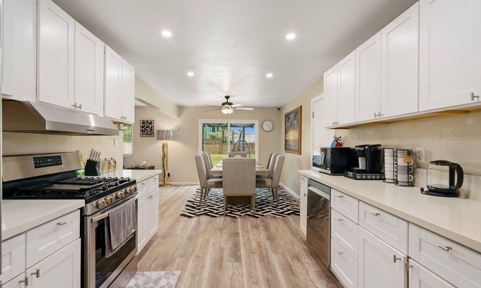 Buena Park Casa | Knott's Retreat
