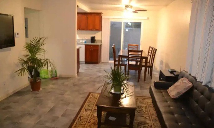 Buena Park Casa | Knotts Berry Farm/Disney Townhome