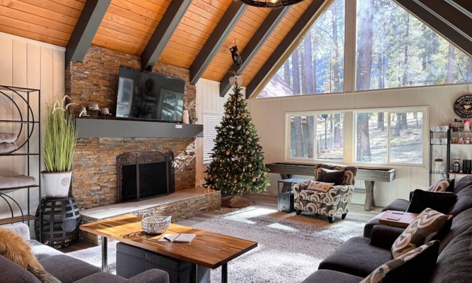 Wrightwood Cabina | Knotty by Nature | Luxury Cabin Stay