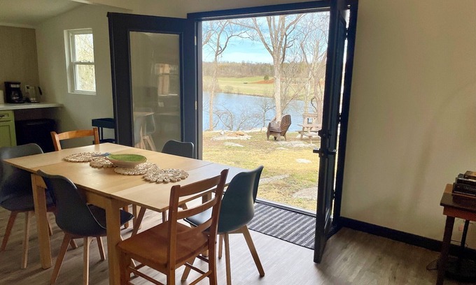 Knox County Casa | Knoxville and Smoky Mtn Riverside Retreat on the Holston with a beautiful view