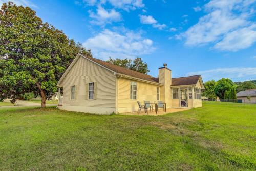 Knoxville Casa | Knoxville Home with Sunroom about 9 Mi to Downtown!