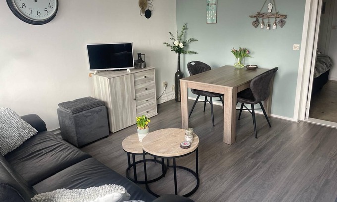 Petten Apartamento | Knus Zomerhuis in Centrum van Petten op Loopafstand van bos en Strand