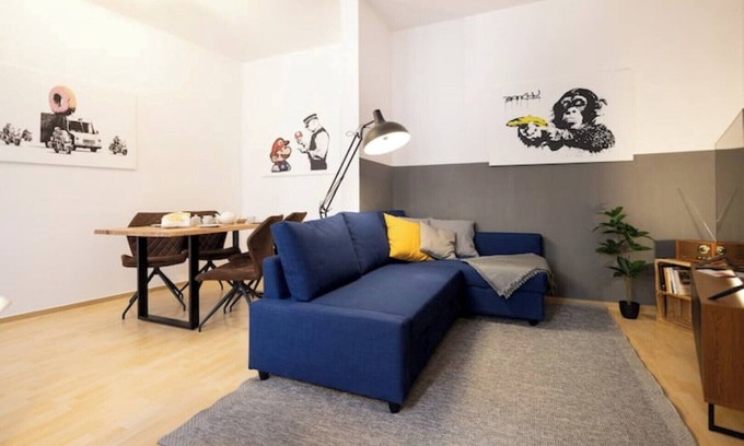 Altstadt Apartamento | Ko-Living Space Opera | Suite 10 | Kitchen | Dart | Living room | City center