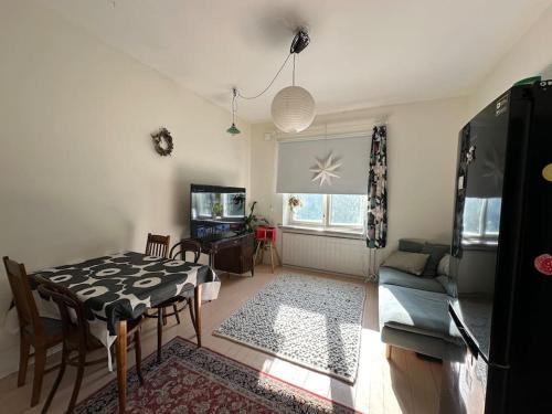 Etelainen District Apartamento | Kodikas ja supermukava asunto metron vieressä! Smart TV, nopea netti, 5 minuuttia keskustaan!