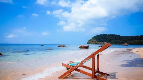 Nuea Khlong Cabina | Koh Jum Coral Bay Resort