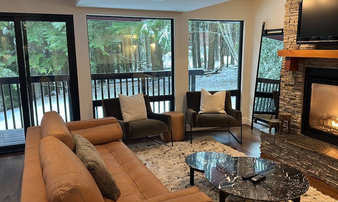Revelstoke Casa | Kokanee Lodge - Pasos a la góndola, privado, bañera de hidromasaje