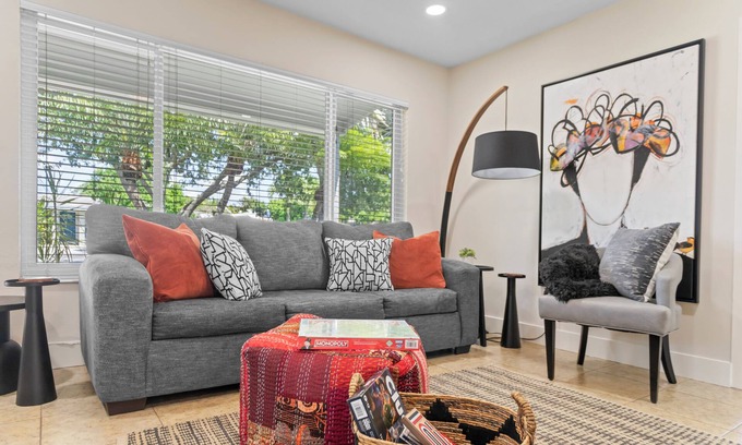 North Andrews Gardens Casa | Koko Chateau - 2 BRs/ 1 BA charming house with lots of private outdoor space.