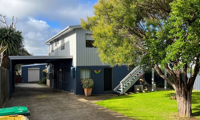 Smiths Beach Casa | Kokomo - Family and dog friendly with great views in Smiths Beach