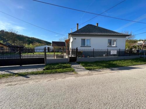 Erdohorvati Casa | Komáromi Vendégház Erdőhorváti