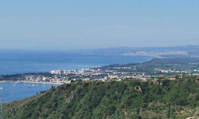 Taormina Apartamento | Komfortable Ferienwohnung mit Traumhafter Aussicht auf den Etna und die Kueste