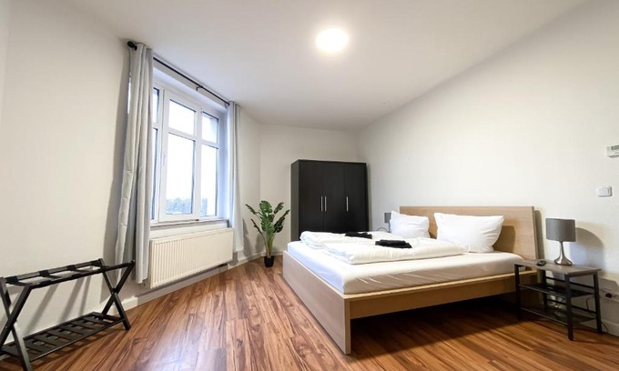 Wahren Apartamento | Komfortables Apartment nah an Porsche & Flughafen - Schreibtisch, sehr schnelles Internet & Queensize-Bett