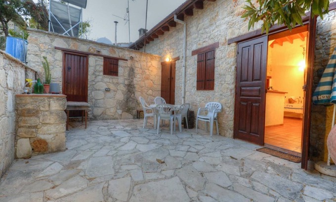 Lofou Villa | Komi Lofou casa de pueblo