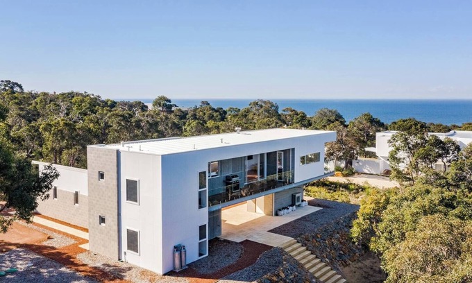 Eagle Bay Casa | Koolbardi Bushland Retreat near Pristine Beaches