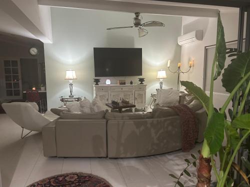 Kallaroo Casa | Koombana Escape 5 bedroom house