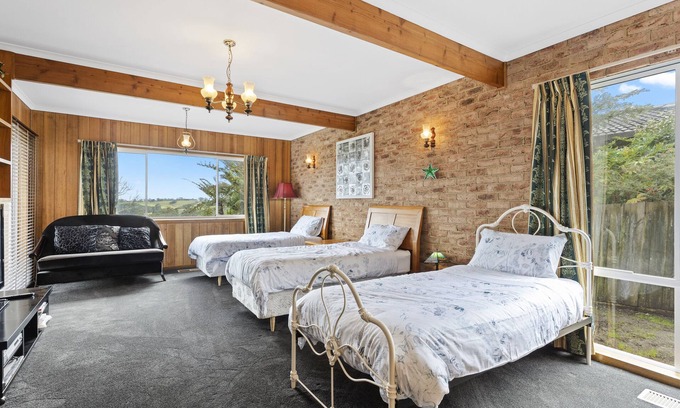 Korumburra Casa | Korumburra Pet Friendly 4 Bedroom House - Free parking