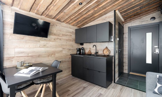 Kuusa Apartamento | Koskisviitti 4 - Private & Cozy Suite with Terrace and Lake Views