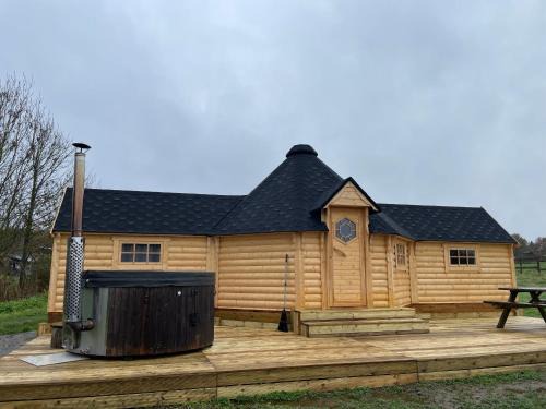 Cerans-Foulletourte Casa | Kota finlandais avec bain nordique privatif et ferme pédagogique - FR-1-410-457