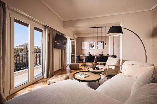 Mets Apartamento | Kova Residence, Acropolis by Aura Homes