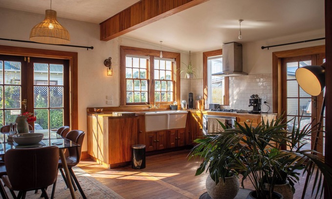 Kaikoura Casa | Kowhai Cottage | Pizza Oven | Central