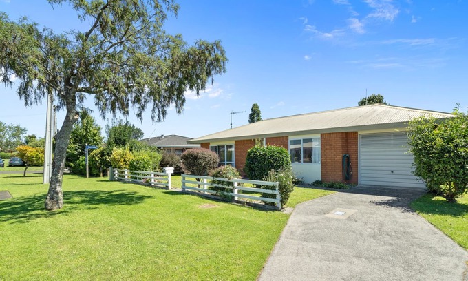 Greerton Casa | KOWHAI COTTAGE - TAURANGA HOLIDAY HOME, pet friendly in Tauranga