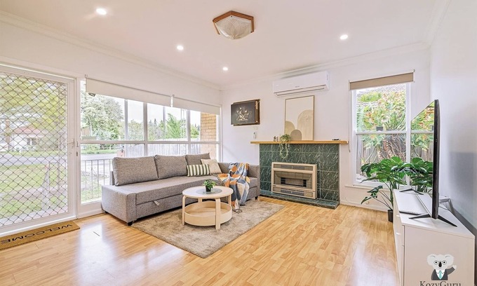 Maidstone Casa | KozyGuru | 3BR Close to Vic Uni and Footscray Hosp