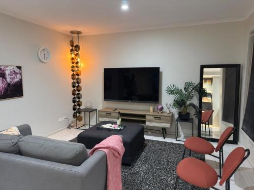Paralowie Casa | KozyGuru | 3BR Retreat to ADL & Barossa in 40m