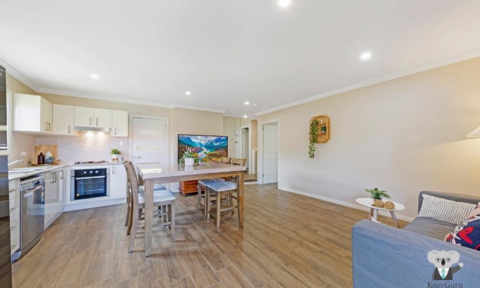Arncliffe Casa | KOZYGURU Arncliffe 3 BED Begonia Cottage With FREE Parking