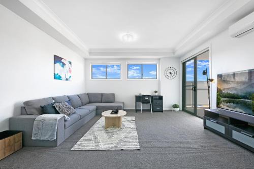 Wentworthville Apartamento | KOZYGURU WENTWORTHVILLE KOZY 2 BED 1 BATH APT STREET PARKING NWE049