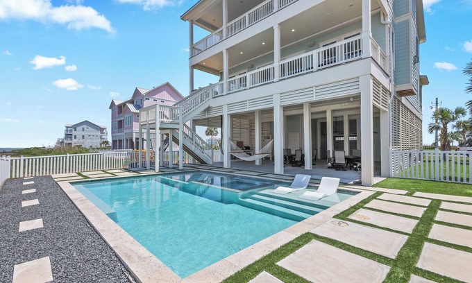 Galveston Casa | Krabbyshack-Private Pool & Hot Tub- Water Front- 5 BR 4.5 Bath - Elevator