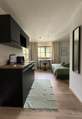 Hillstett Apartamento | KREATIVPAUSE Workation in Bayern - Stilvolle Workation-Unterkunft mit Arbeitsplatz & Naturblick in Bayern
