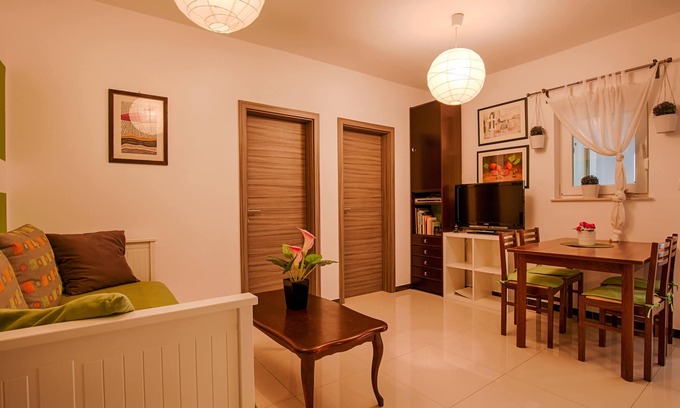 Krk Apartamento | KRK city! 200m de paseo !!Casa romántica Vilaveja, pequeña piscina ..