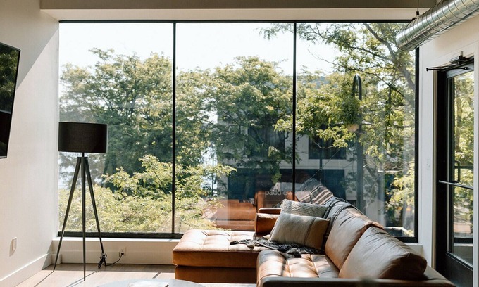 Charlevoix Apartamento | Kroger Lofts | Unit A | Rooftop Pool | Lake Views