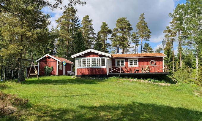 Knared Casa | Krokån hus - vacation in the countryside and on your own riverbank