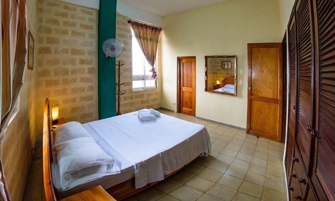 Municipality of Diez de Octubre Hotel | Ksa Angy