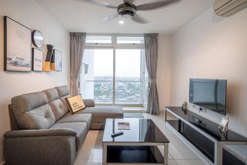 Taman Century Apartamento | KSL JB City suite NETFLIX WIFI Youtube