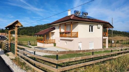 Central Serbia Apartamento | Kuća sa lepim pogledom - porodica Čolović