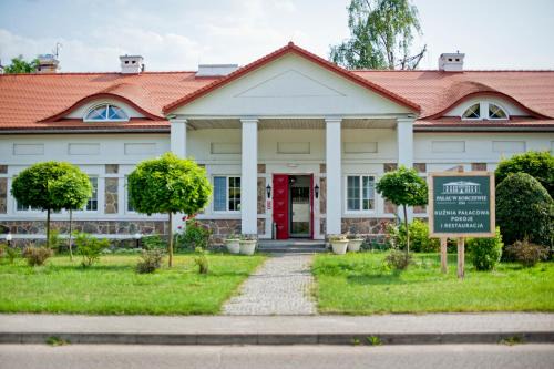 Korczew Cama Y Desayuno | Kuźnia Pałacowa