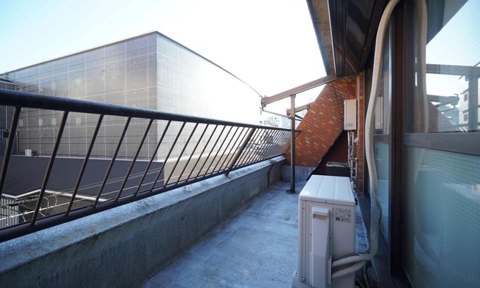 Dotonbori Apartamento | Kuromon Dotonbori 3 min!Sleeps 8!Hot and cold water server installed! Fast Wifi!