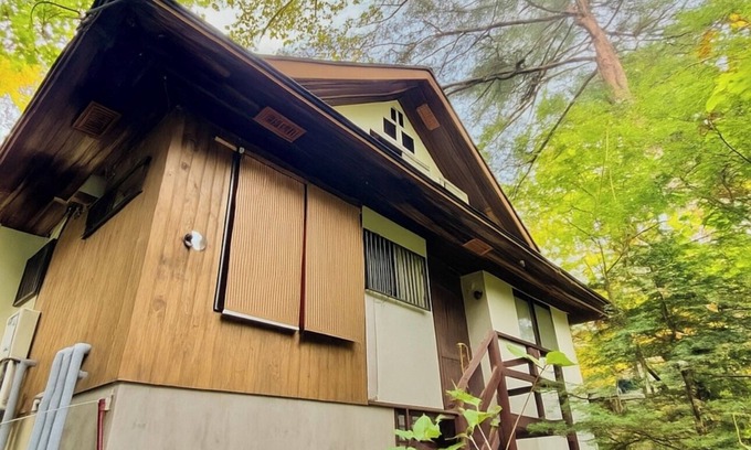 Handeki Onsen Casa | Kusatsu Onsen hot spring bath with free-flowing hot-spring water! 5 minutes by car to Yubatake! Stay in the spacious living room! Indoor barbecue available! All the movies you can watch on TV! High-speed Wi-Fi available! Large number of people possible