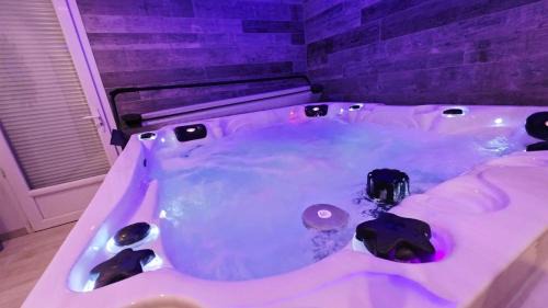 Saint-Quentin Apartamento | LÉchappée ZAisne jacuzzi et sauna