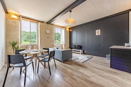 Montaigu-de-Quercy Apartamento | L'élégant T3 coeur du village parking facile