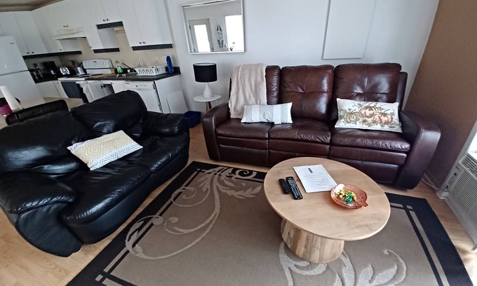 Terrebonne Apartamento | L'accueillant, whole apartment, a combination of town and country