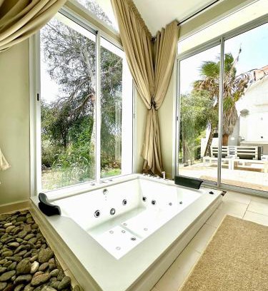 Achakkar Apartamento | L'Amina - Peaceful 1BR Retreat with Cold Jacuzzi