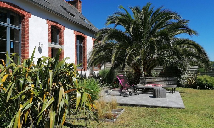 Plougrescant Casa | L'ancienne École du Village, Rénovée Avec Charme, Entre mer et Estuaire