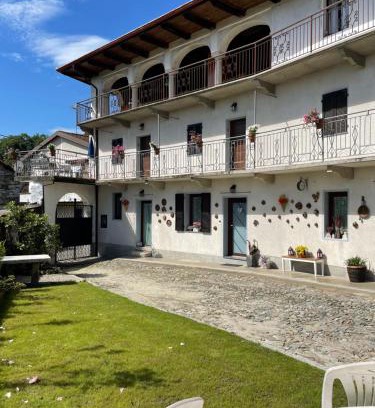 San Maurizio d'Opaglio Cama Y Desayuno | L Arcolaio