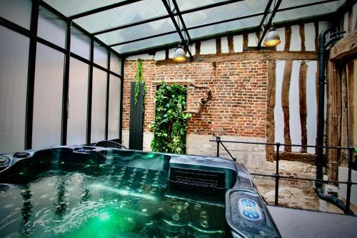 Quartier Vieux Marche-Cathedrale Apartamento | L'Atelier 1742 - Atypique jacuzzi Rouen Centre